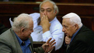 Ariel Szaron nie słucha przeciwników