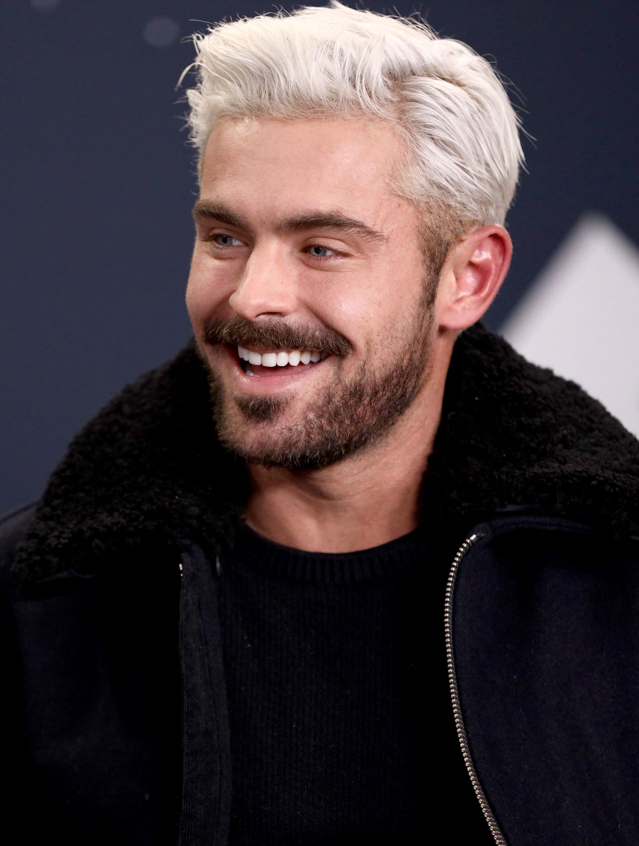 Zac Efron nie do poznania. Jest blondynem