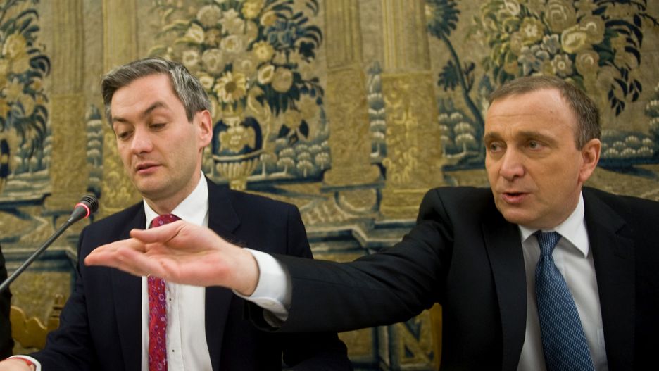 Robert Biedroń medialnie i politycznie coraz bardziej zagraża PO