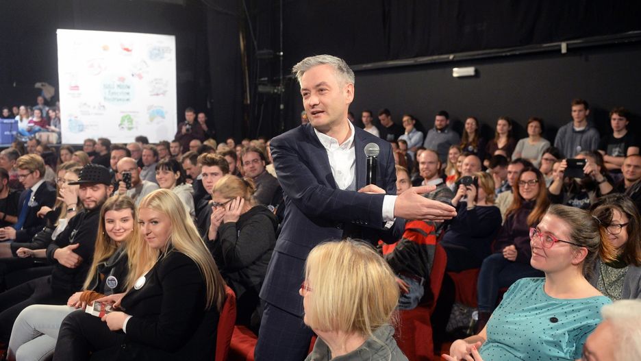 Robert Biedroń jeździ po całej Polsce i przekonuje do swoich poglądów