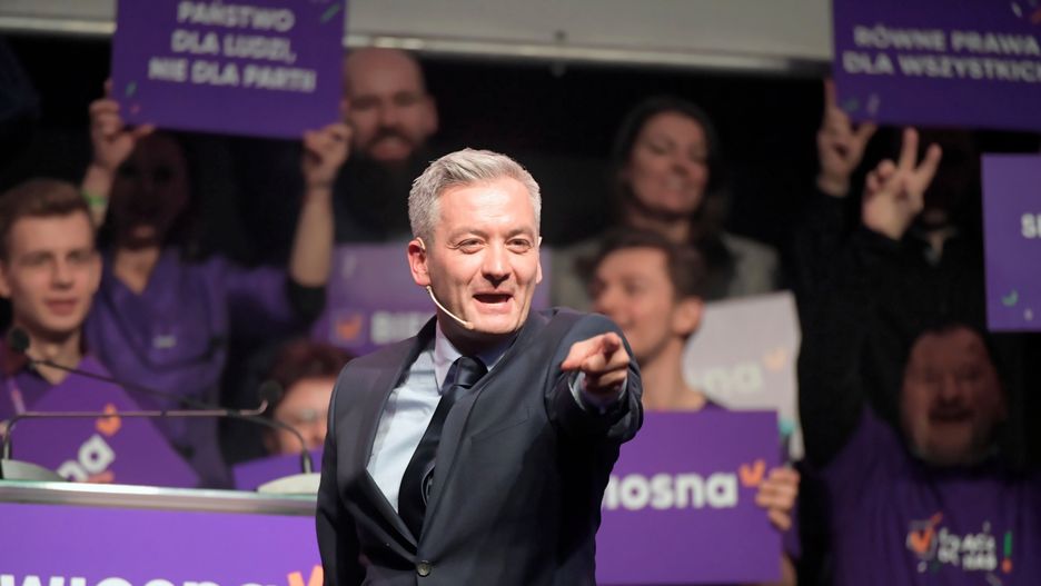 Dobra wiadomość dla Roberta Biedronia. Jego partia może liczyć na spore wsparcie