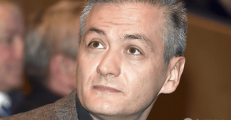 Dzieciństwo Roberta Biedronia to koszmar: "Ojciec bił mnie, rodzeństwo i matkę"