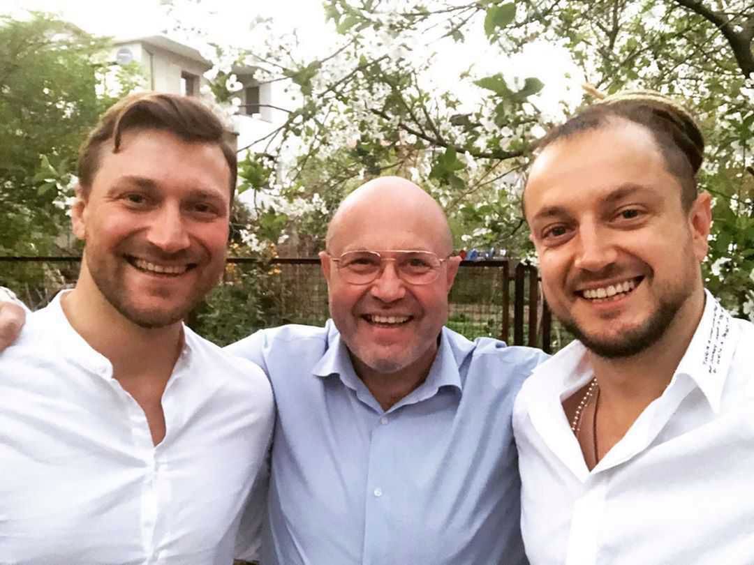 Baron pokazał zdjęcie z ojcem i bratem Adamem