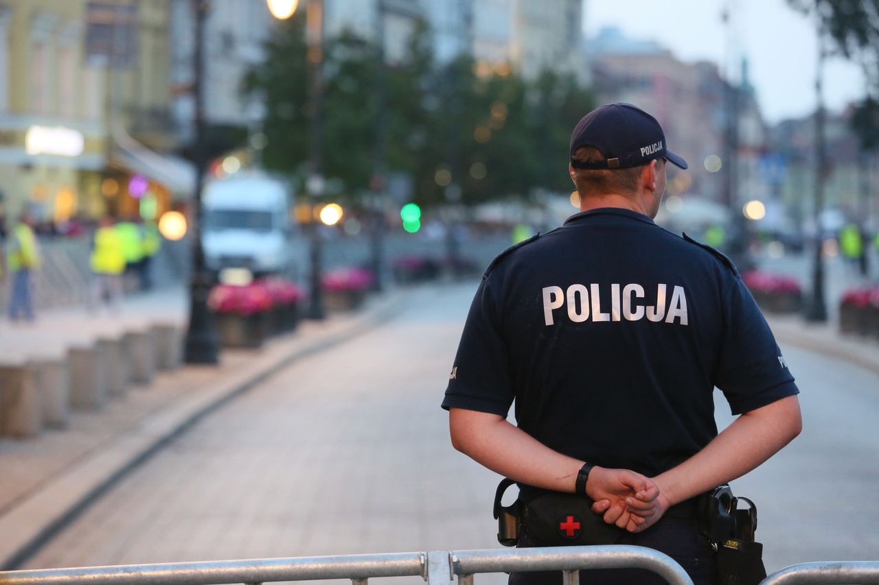 Szukają funkcjonariuszy do pracy. Nie mogą się nachwalić. Policjanci: "Praca jak w markecie"