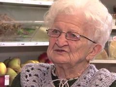 Najstarsza ekspedientka w Polsce. Ma 92 lata i nadal pracuje