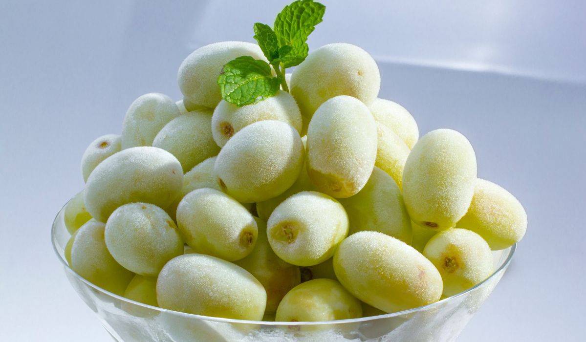 Mrożone winogrona - przepis na letnią, zdrową przekąskę. O czym pamiętać?