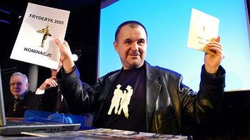 Hirek Wrona podczas ogłoszenia nominacji do Fryderyków 2003