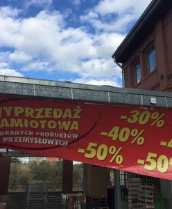 Towary z Biedronki tańsze o kilkadziesiąt procent. Wystarczy pójść do namiotu