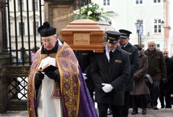 Pogrzeb biskupa Tadeusza Pieronka. Mieszkańcy Krakowa pożegnali duchownego