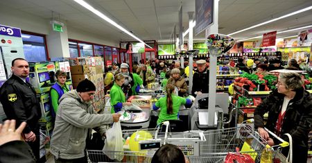 Biedronka wypłaciła dodatkowe premie. Zyskało 15 tys. pracowników