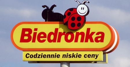 Możesz dostać 100 zł do wydania w Biedronce. Wystarczy założyć konto w banku