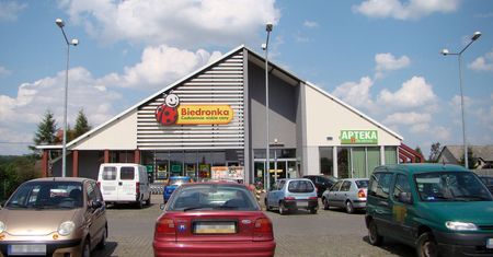 Biedronka i Aldi. UOKiK sprawdzi zasady funkcjonowania parkingów przy sklepach sieci