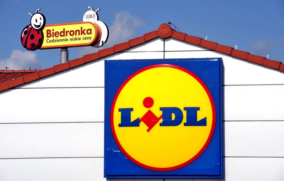 Lidl postrzegany lepiej niż Biedronka. Ale oba dyskonty poza czołówką