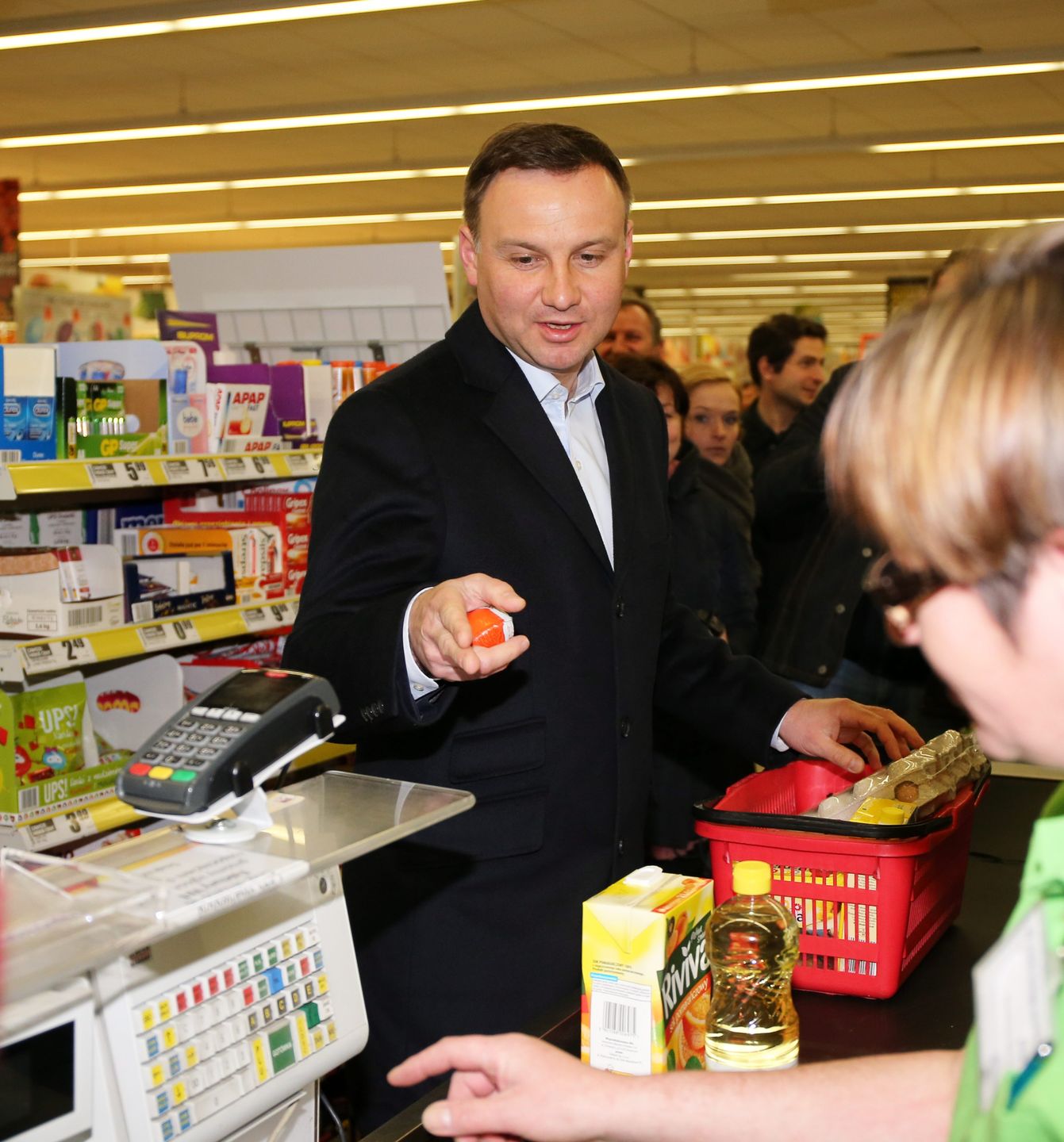W 2015 roku Andrzej Duda wybrał się na zakupy do Biedronki, by pokazać, że po przyjęciu euro ceny w Polsce wzrosłyby