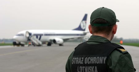 Zabezpieczenie lotniska przestaje być tajemnicą. Byli pracownicy mogą być na oku służb i terrorystów