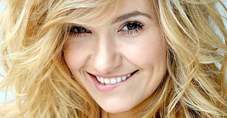 Przepiękna Joanna Koroniewska z córeczką rozkoszują się wiosennym słońcem! Co za widok!