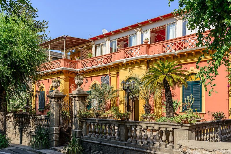 Malowniczo położony hotel w Tropei 