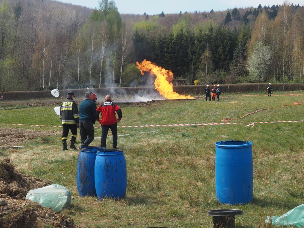 Erupcja ropy i gazu w Sękowej. 