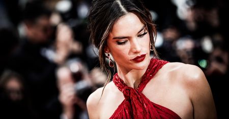 Alessandra Ambrosio projektuje kostiumy kąpielowe. Poszła w ślady Emily Ratajkowski
