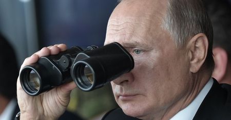 Rosja. Władimir Putin patrzył na manewry. Nagle runęły wozy bojowe