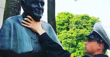 Rosjanin "dusił papieża Polaka". Stanowcza reakcja władz Świnoujścia