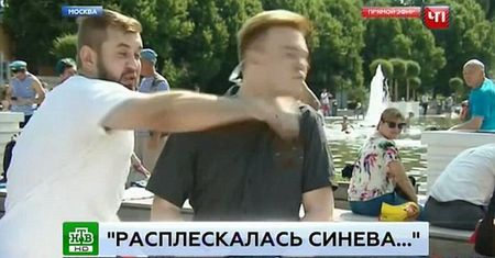 Rosyjski reporter uderzony w programie na żywo! Dlaczego nikt nie zareagował?