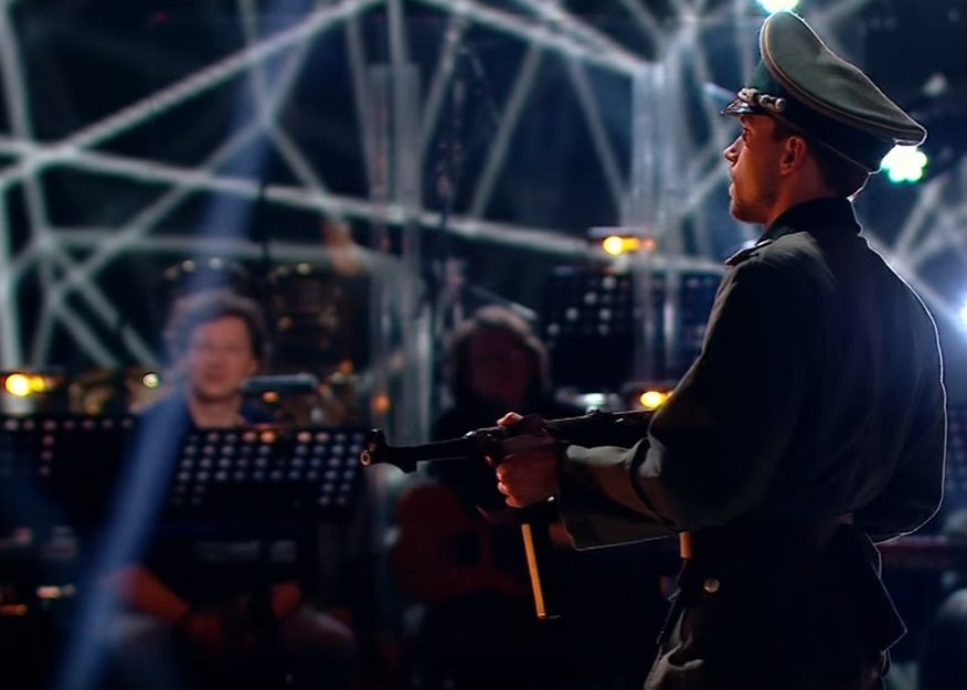 Skandal w "Tańcu z gwiazdami". Aktor zatańczył w nazistowskim mundurze