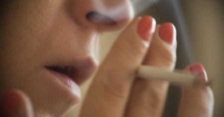 Mniej nielegalnych papierosów. Czarny rynek skurczył się o połowę