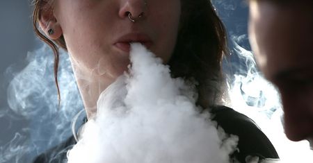 Śmiertelnie niebezpieczne e-papierosy z narkotykami w Polsce