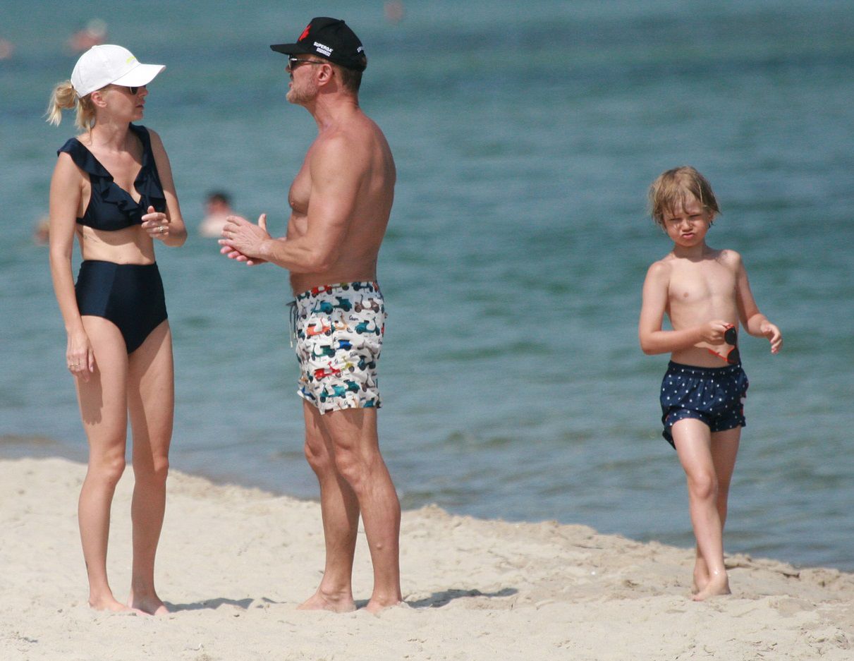 Cezary Pazura i Edyta Pazura na plaży w Juracie