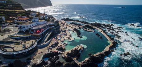 Obok basenów Porto Moniz znajduje się restauracja z niesamowitym widokiem na ocean 