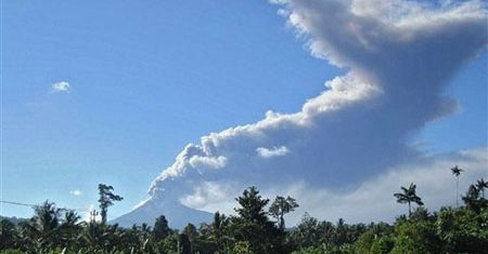Wulkan grozi erupcją - ewakuowano tysiące ludzi