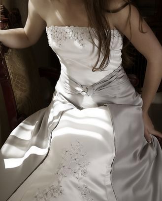 Szara suknia ślubna
