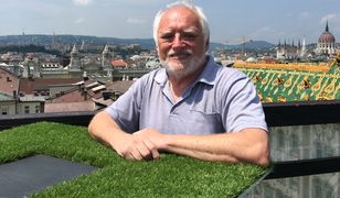 Niechcący stał się sławny. "Hide the pain Harold" to po prostu András, 73-letni elektryk