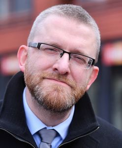 Grzegorz Braun złożył doniesienie do prokuratury. Na samego siebie