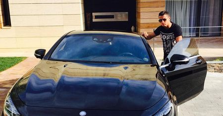 Samochody Christiano Ronaldo. Zaczynał od starego Mercedesa, teraz jeździ Bugatti