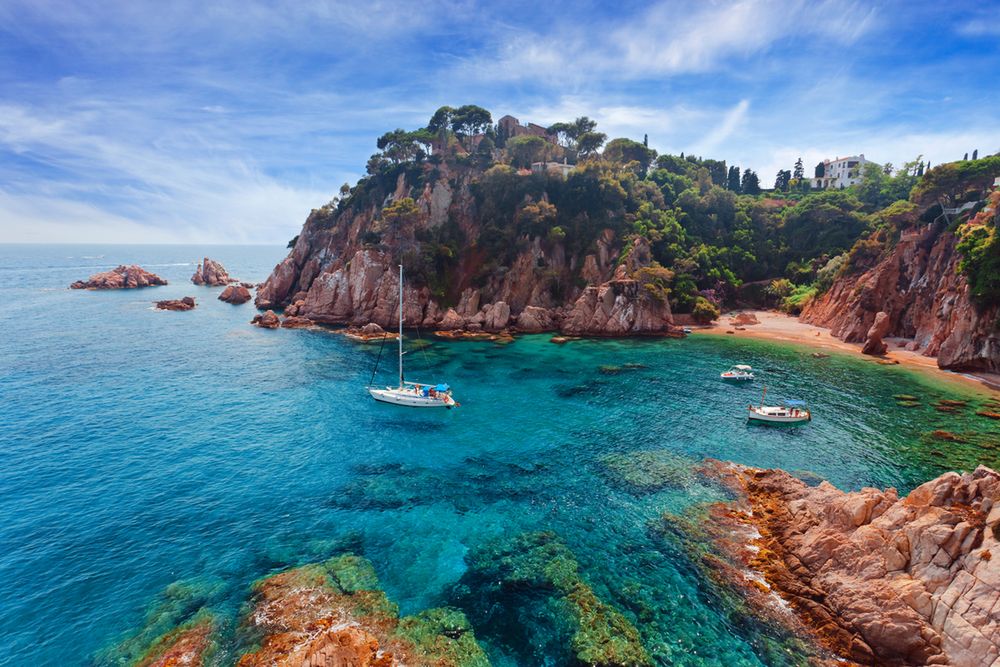 Costa Brava jest bardzo chętnie wybierana na urlop przez Polaków