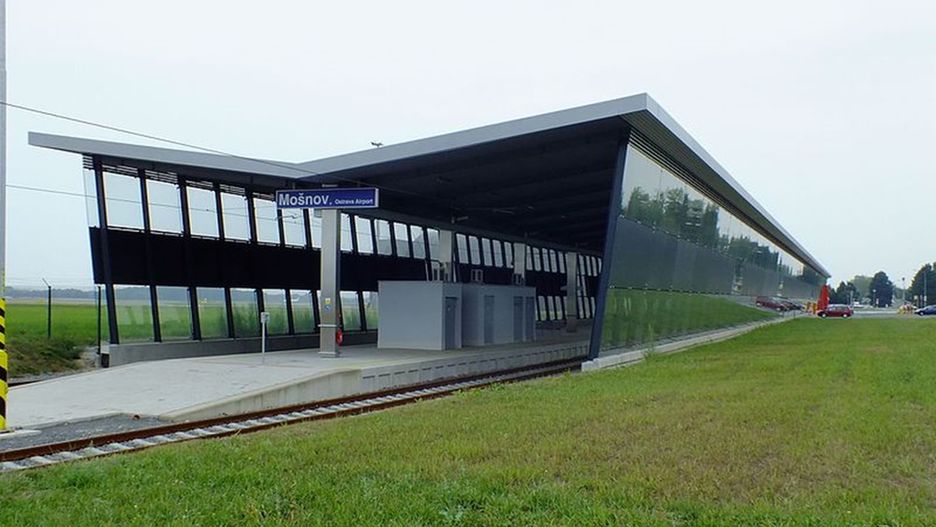 Port Lotniczy Ostrawa (OSR) od centrum miasta dzieli około 20 km