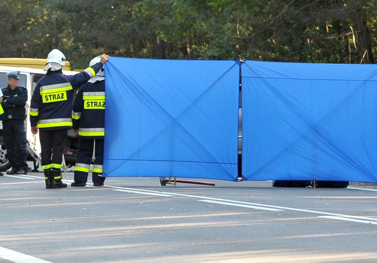 Makabra na drodze pod Lwówkiem Śląskim. Karawan zgubił trumnę z ciałem