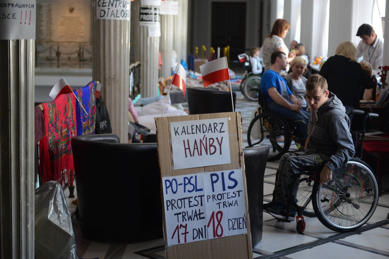 "Kalendarz hańby", prośba o eutanazję i słowa o chamstwie. Protest wymknął się spod kontroli