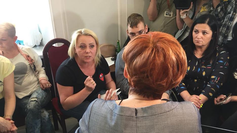 O nieustępliwości opiekunów niepełnosprawnych dorosłych pierwsza przekonała się minister Elżbieta Rafalska