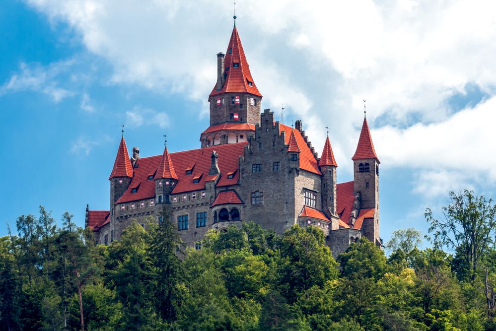 Zamek w Bouzovie w Czechach. Krzyżacy chcą go odzyskać