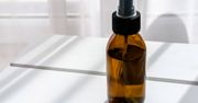 Magiczny zapach w domu. Jak zrobić spray ze skórek pomarańczy i cynamonu?