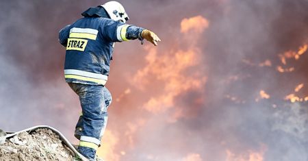 Ogromny pożar na polu uprawnym w Wielkopolsce