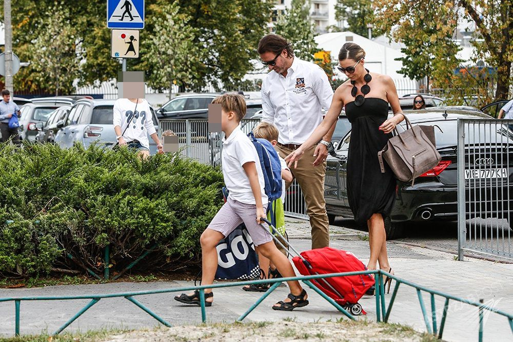 MALGORZATA ROZENEK I RADOSLAW MAJDAN ODPROWADZAJA DZIECI DO SZKOLY (fot. Lugga Media)