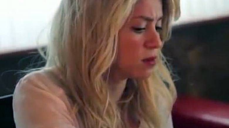 Shakira choruje