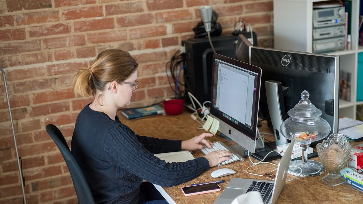 Polacy przestawiają się na telepracę, a pracodawcy - na zdalną rekrutację