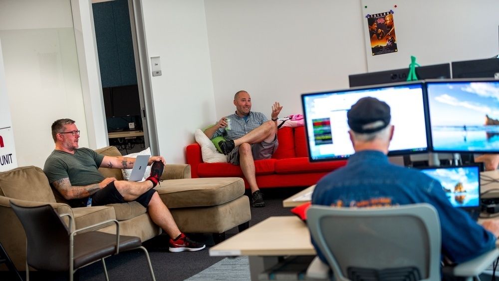 Około 90 proc. firm w biurowcach przeszło na tryb pracy zdalnej na stanowiskach biurowych.