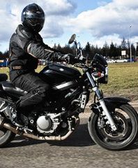 Pędził motocyklem o 100 km/h za szybko (film)