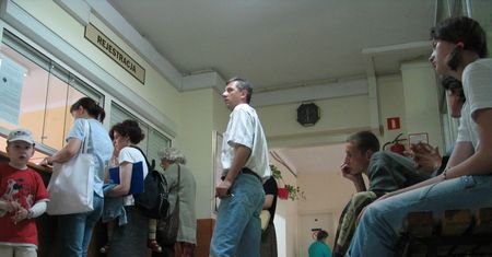 Kolejki do lekarzy dwa razy dłuższe. NFZ ma więcej pieniędzy, ale lepiej nie jest